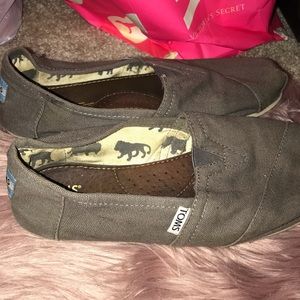 Gray Women’s Toms size8